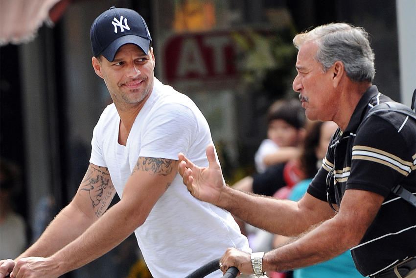 Papá de Ricky Martin sufre derrame cerebral y sigue internado grave