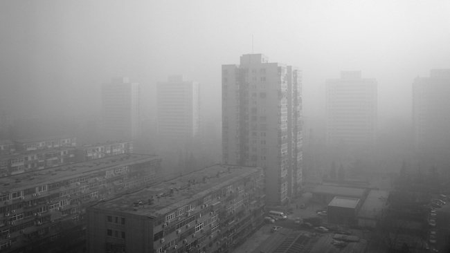 VIDEO: ‘Time-lapse’ muestra cómo una densa nube de smog cubre la capital de China