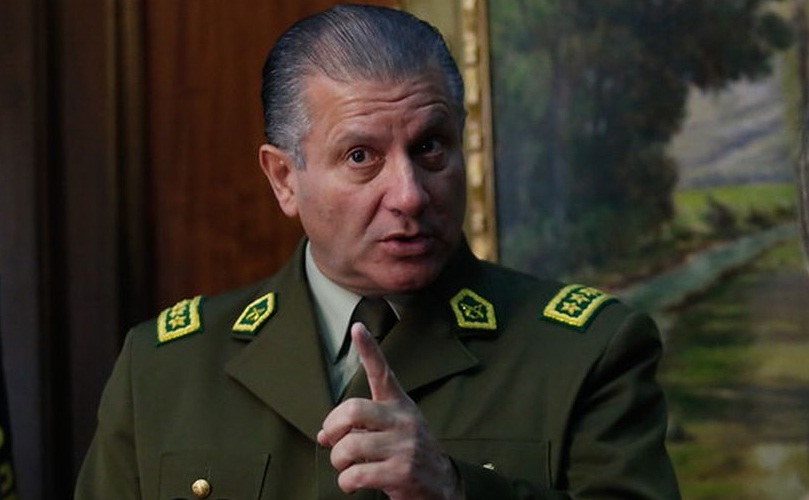 Irregularidades en compra de vehículos de Carabineros: Director se niega a entregar información