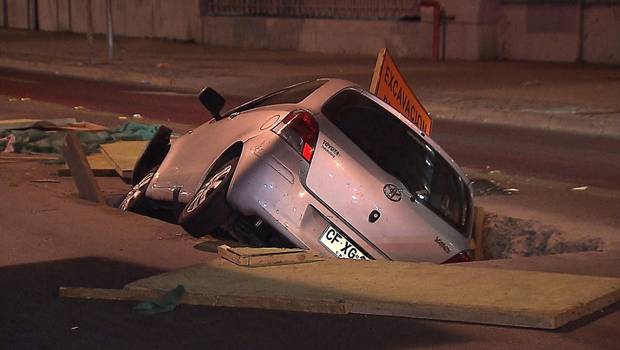 Municipalidad de Los Ángeles deberá pagar indemnización por automóvil que cayó en hoyo de la vía pública
