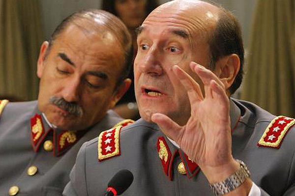 La ropa sucia se lava en casa: General (R) Fuente-Alba pide ser investigado por Justicia Militar