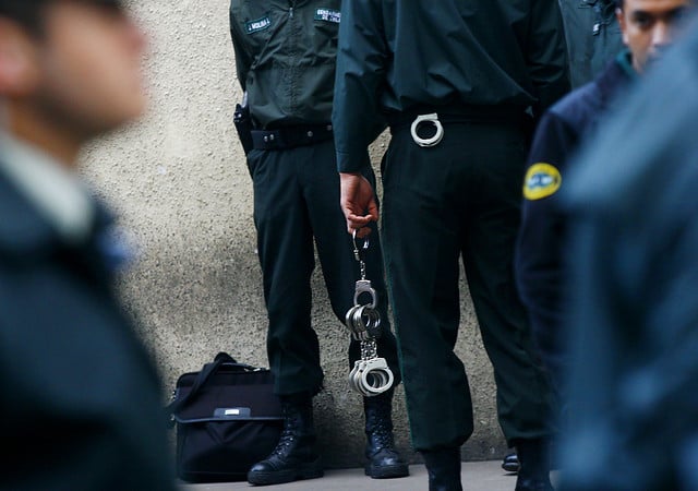 INDH presentó querella contra gendarmes por torturas: Se acusan golpes, corte de pelo con cuchillo y uso de gas pimienta