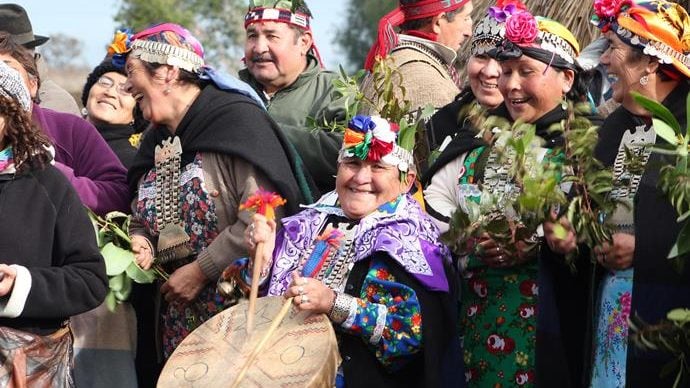 Día Nacional de los Pueblos Indígenas: Presentan proyecto para cambiar feriado del 12 octubre por el 21 de junio