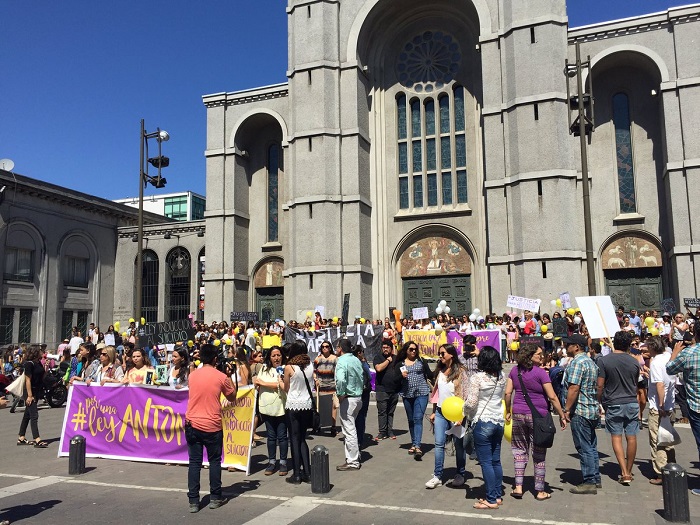 «Justicia para Antonia»: marcha en Concepción llama la atención sobre la violencia en el pololeo