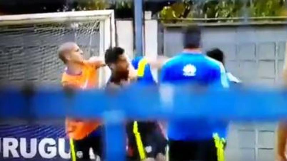 VIDEO: Dos jugadores de Boca Juniors acaban a puñetazos en un entrenamiento