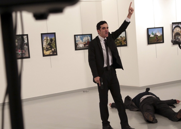Fotografía de asesinato de embajador ruso en Turquía gana el World Press Photo
