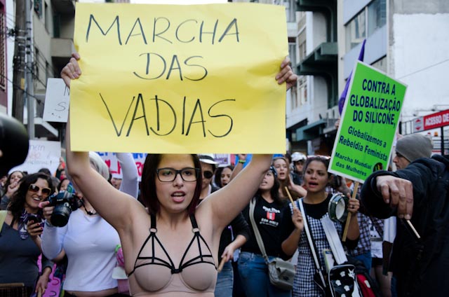 Mujeres brasileñas preparan marcha contra políticas de Temer