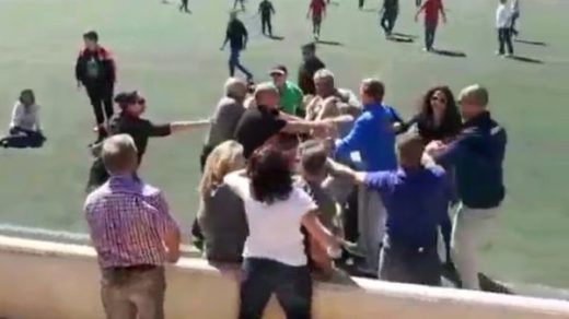 VIDEO: Una multitudinaria pelea entre padres obliga a suspender un partido de fútbol infantil en Mallorca