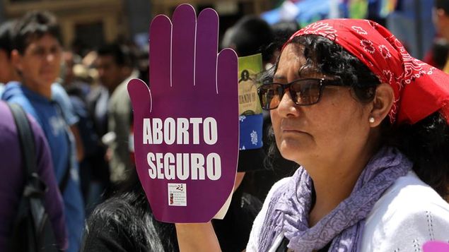 Bolivia: activistas feministas exigieron la despenalización total del aborto
