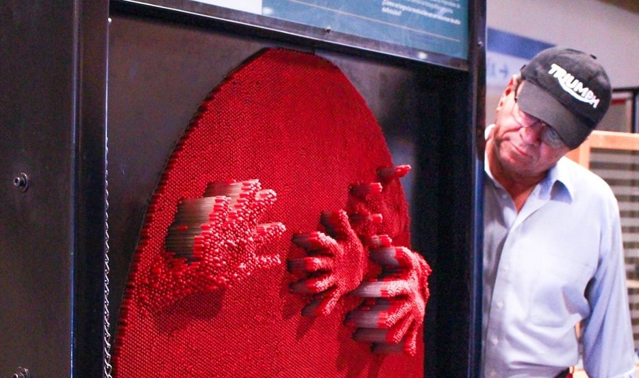 MIM celebra mes del libro con exhibición interactiva en Biblioteca Nacional y de Santiago