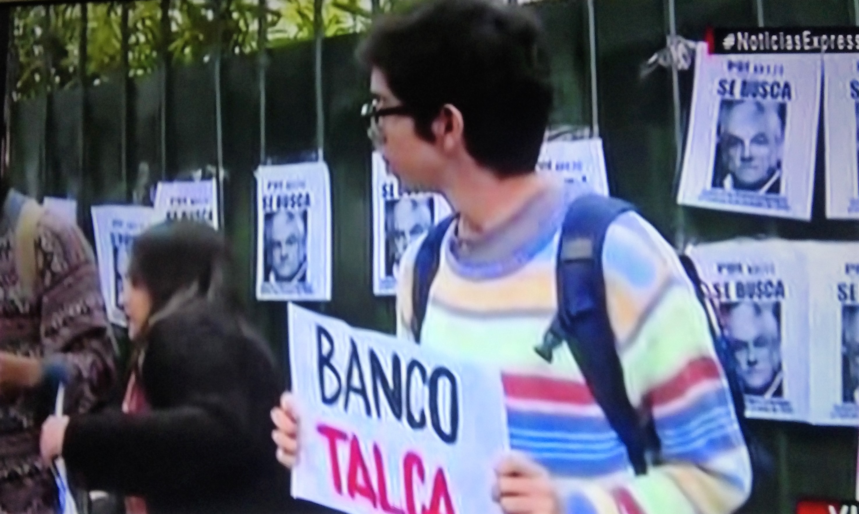 «Imputado», «prófugo»: Estudiantes protestan contra Piñera por anuncios en educación