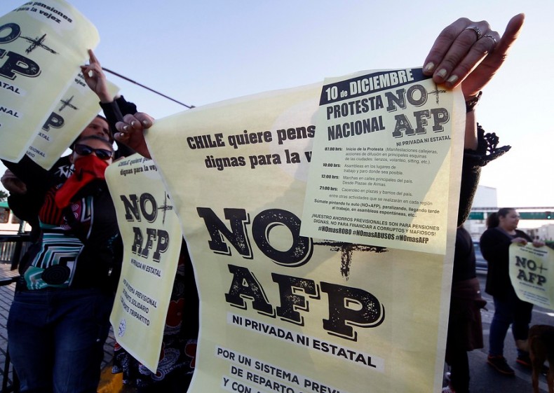 Parlamentarios buscan poner fin a beneficio del que gozan las AFP