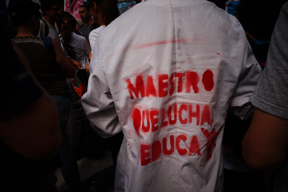 Multitudinaria marcha docente en Argentina pone en aprietos al gobierno de Macri