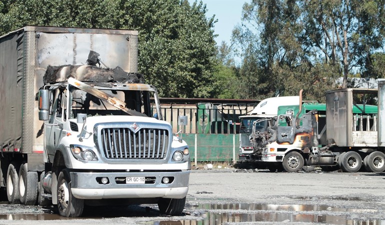 Coordinadora Arauco Malleco reivindica quema de 19 camiones en La Araucanía