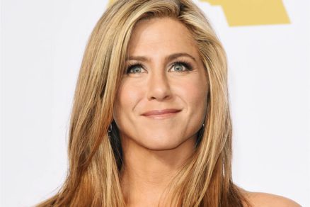 Jennifer Aniston se sumó a la tendencia de no usar sostén y enloqueció a sus fanáticos