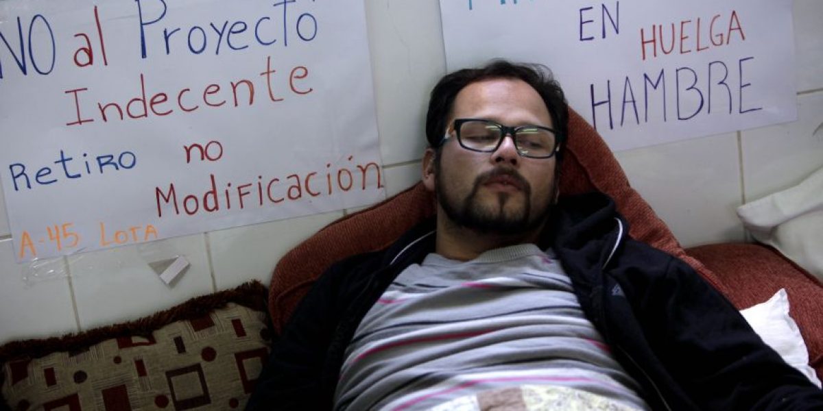 Depuesta huelga de hambre de profesores tras acordar reintegración del 95% de los docentes