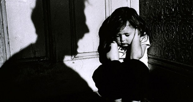 Maltrato infantil: Despachan a ley proyecto que sanciona con cárcel abusos