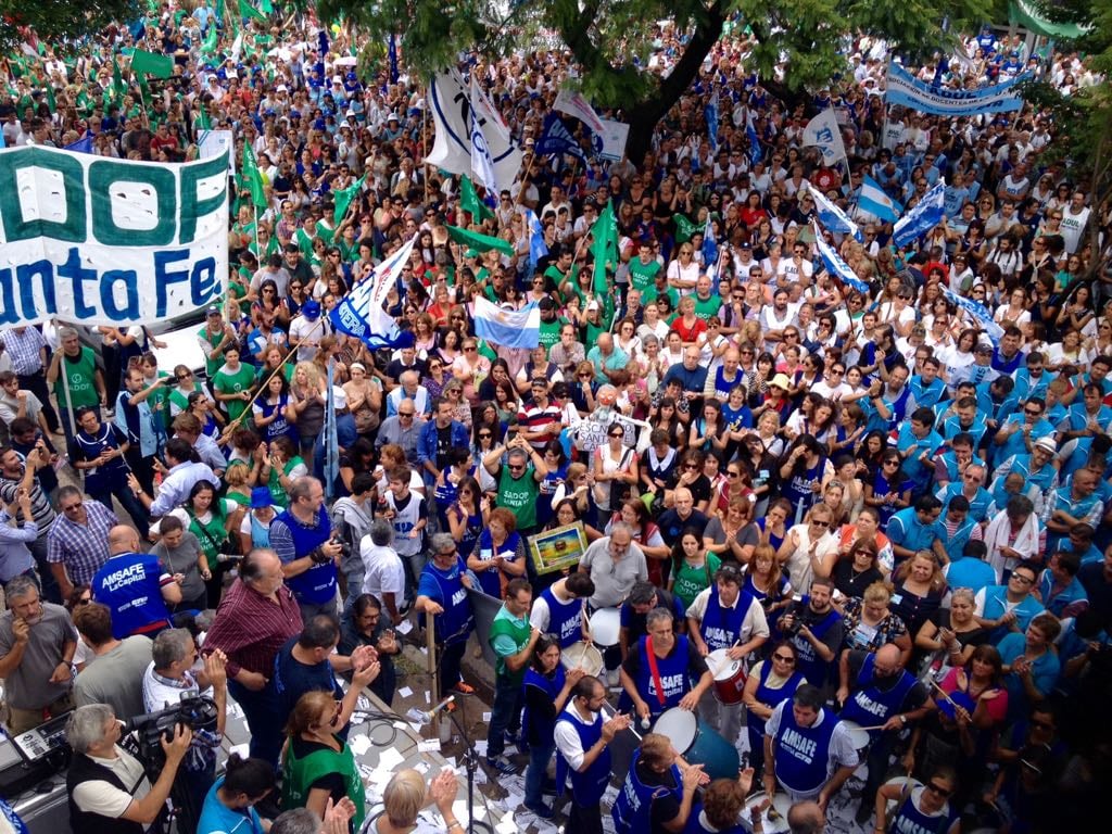 Los docentes en Argentina en una marcha histórica contra el gobierno de Macri