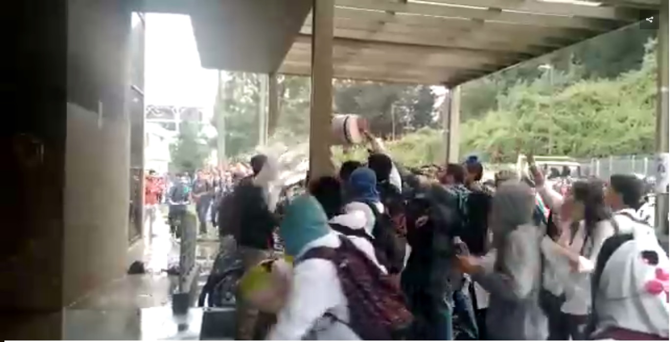 Estudiantes humillaron a “mechón rebelde” en la U. de Concepción y arriesgan expulsión