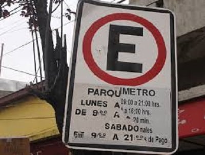 Concesionaria de parquímetros de Santiago percibiría anualmente cerca de 2 mil millones de pesos en sobre cobros