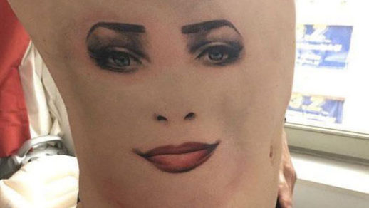 Uros Vitas revoluciona las redes sociales tras tatuarse la cara de su esposa