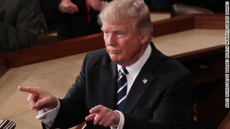 Presidente Trump adelanta conceptos y matiza política migratoria