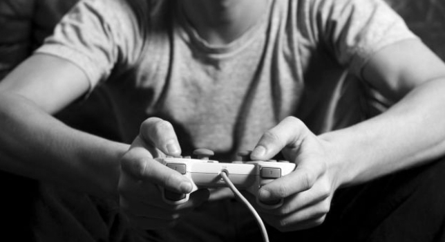 Estudio sugiere que los videojuegos violentos no afectan la empatía en el largo plazo