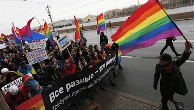 Denuncian torturas a homosexuales en Chechenia