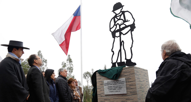 Inauguran memorial a brigadistas fallecidos en incendios forestales de Vichuquén