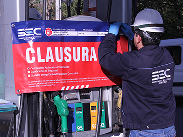 SEC clausura dos estaciones de servicio por vender combustibles adulterados