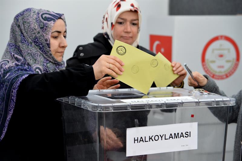 Turquía: Tribunal prohíbe a partido prokurdo canción contra reforma presidencial