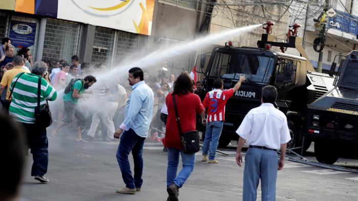 Mientras Paraguay se incendia, la derecha latinoamericana solo quiere ver arder a Venezuela