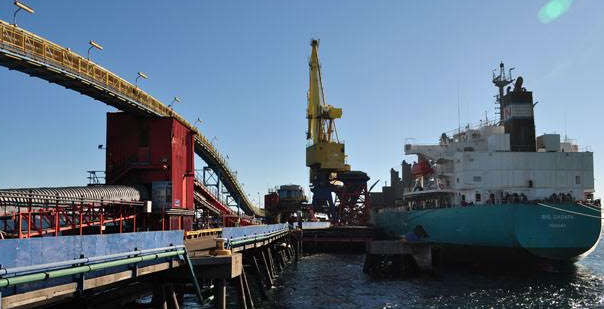 Portuarios solidarizan ante inicio de huelga legal en puerto Ventanas