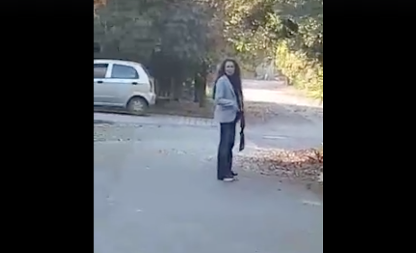 [VIDEO] Mujer muestra imágenes de supuesta vecina que le habría disparado a su perro