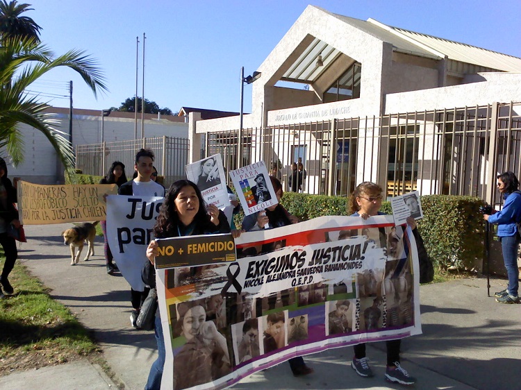 Manifestantes piden esclarecer crímenes de jóvenes lesbianas en Limache