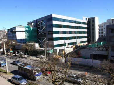 Madre de menor muerto por negligencia en hospital de Concepción recibirá millonaria indemnización