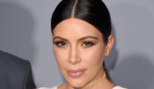 Kim Kardashian desató escándalo por polémica imagen en su vestido
