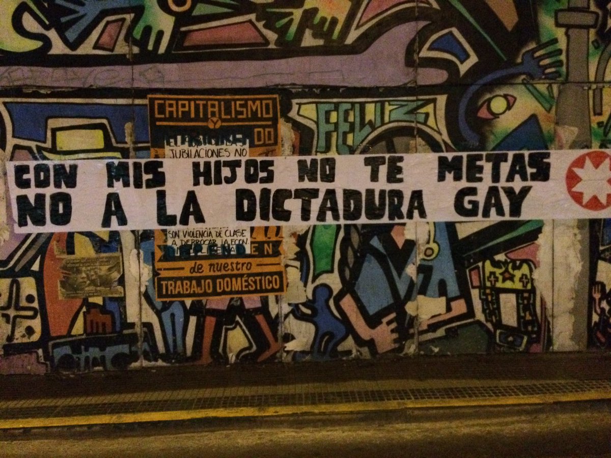 Movilh pidió intervención de la Agencia Nacional de Inteligencia por nueva campaña homofóbica neonazi