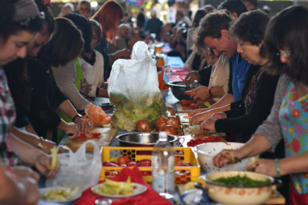 Edificio GAM celebró su cumpleaños con comida comunitaria
