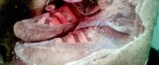 Encuentran momia de 1500 años de antigüedad vistiendo zapatillas Adidas