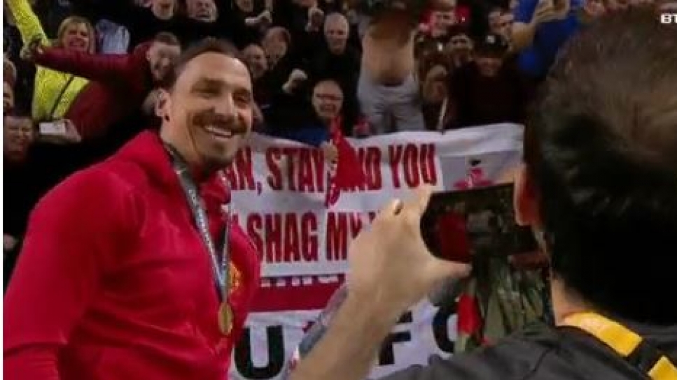 La divertida propuesta indecente de un hincha a Zlatan Ibrahimovic