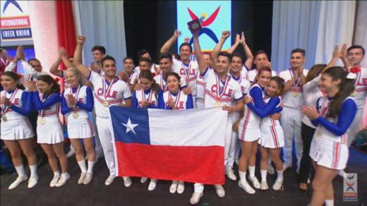VIDEO: Equipo chileno de cheerleaders obtiene medalla de oro en mundial de Estados Unidos