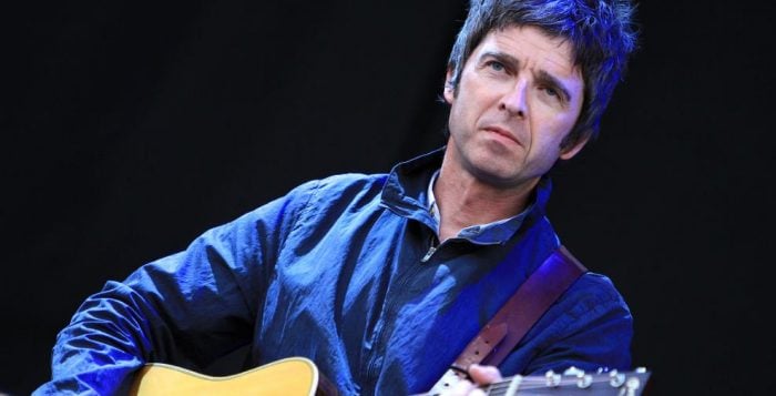 Cumple 50 años Noel Gallagher, la guitarra presumida de Oasis