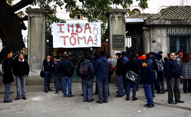 Estudiantes se toman INBA y denuncian «alimentación bastante precaria» para internos