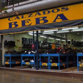 ¡Los peores ladrones! Roban 5 millones de pesos en zapatos de un mismo pie