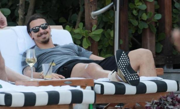 Zlatan se relaja en Miami mientras pone en suspenso su renovación
