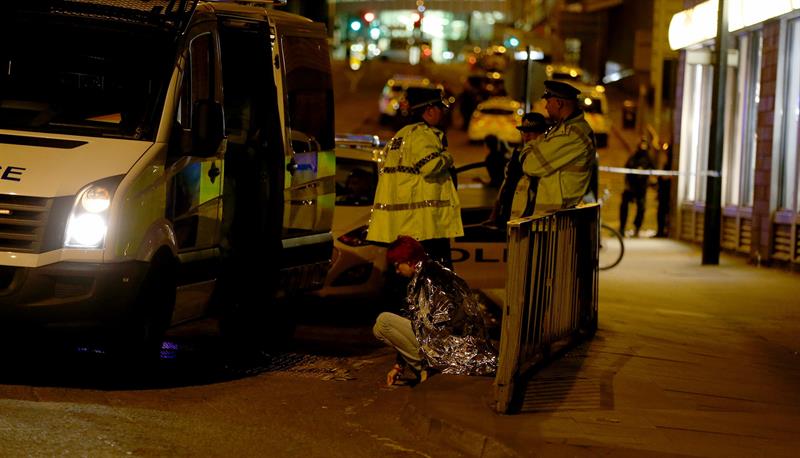 Alcalde de Manchester expresa condolencias y lamenta una noche «terrible»