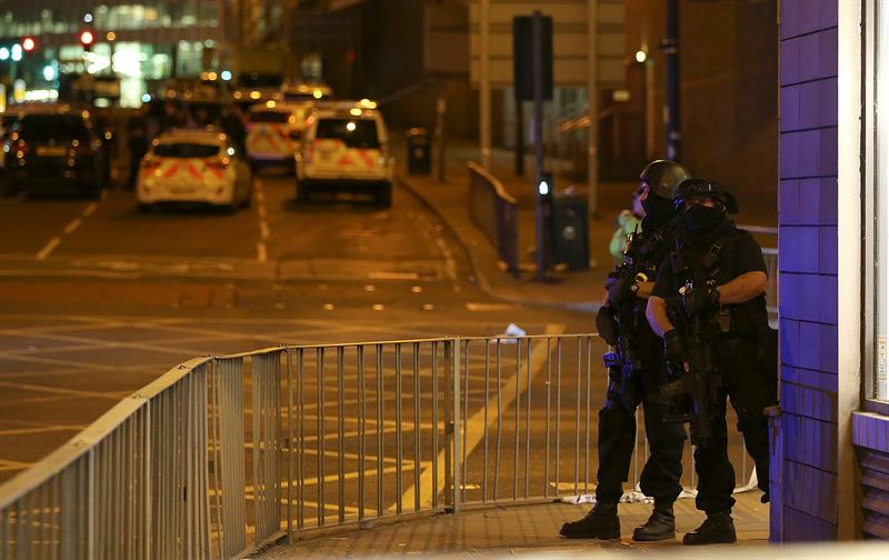 Al menos 19 muertos y 50 heridos dejan explosiones en el Manchester Arena