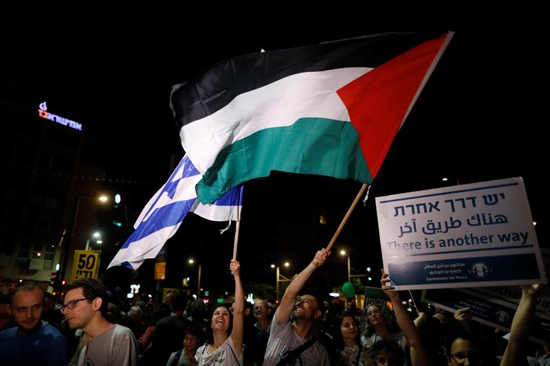 Treinta mil personas protestan en Tel Aviv contra los 50 años de la ocupación de Palestina