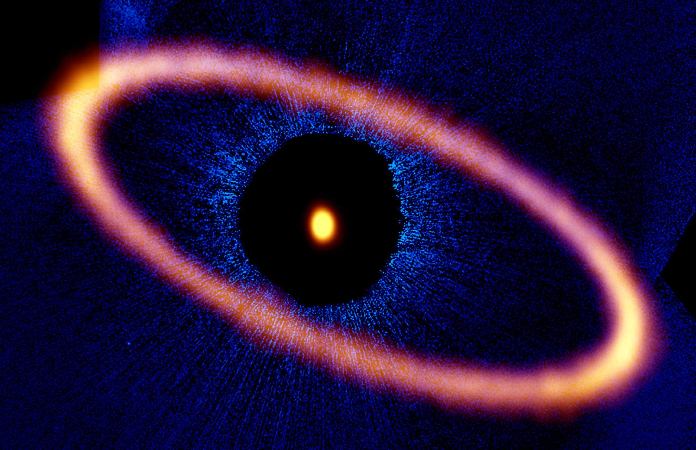 ALMA obtiene primera imagen completa del anillo de hielo de la estrella Fomalhaut